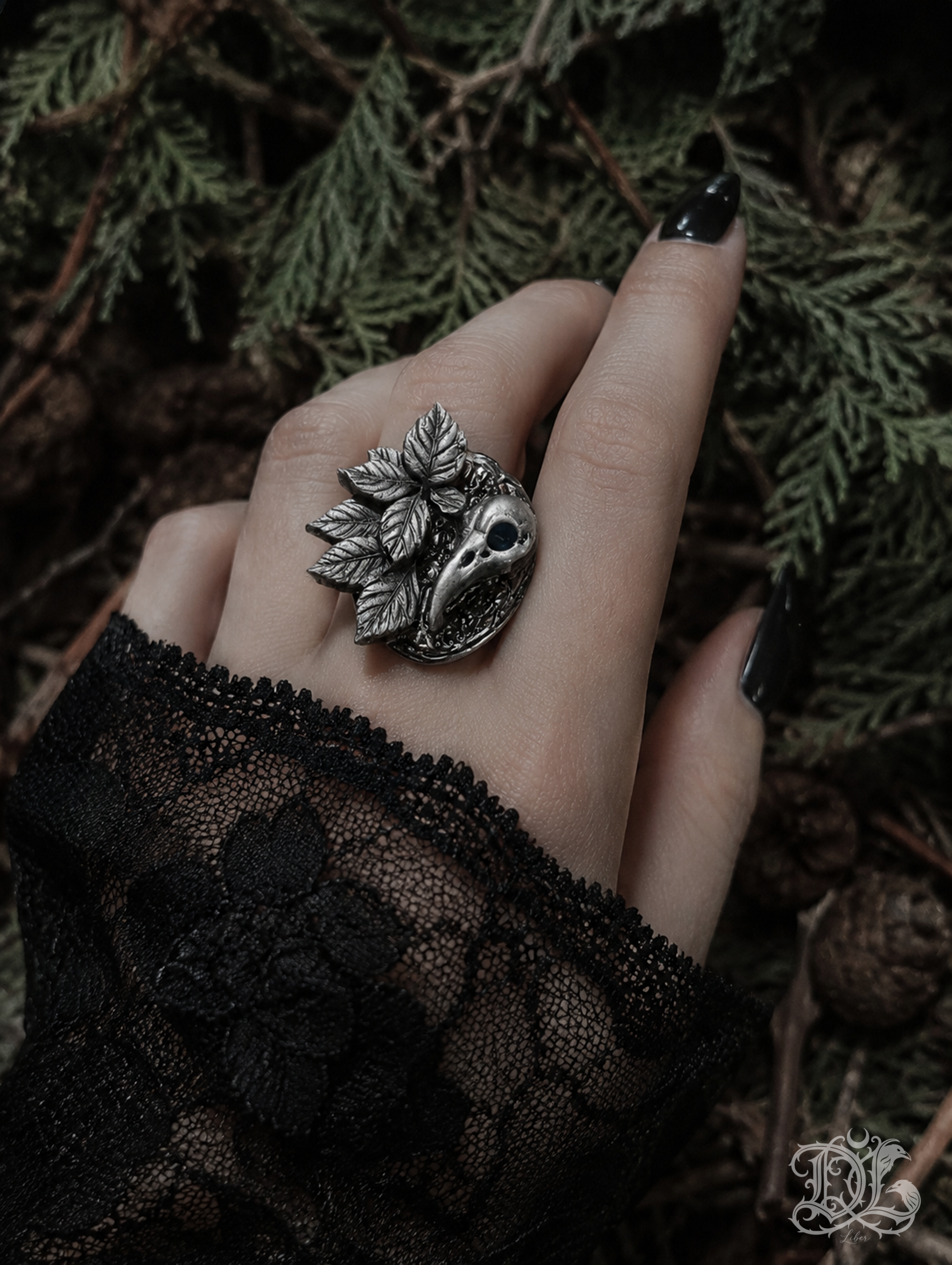 RAVEN'S REQUIEM RING