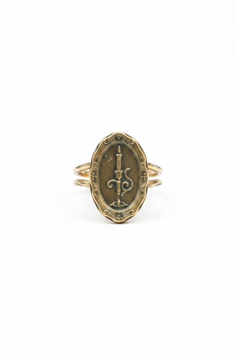 Anillo medallón banda doble fondo blanco profesional