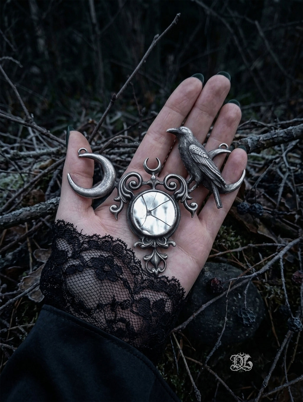 The Mirror of Hecate