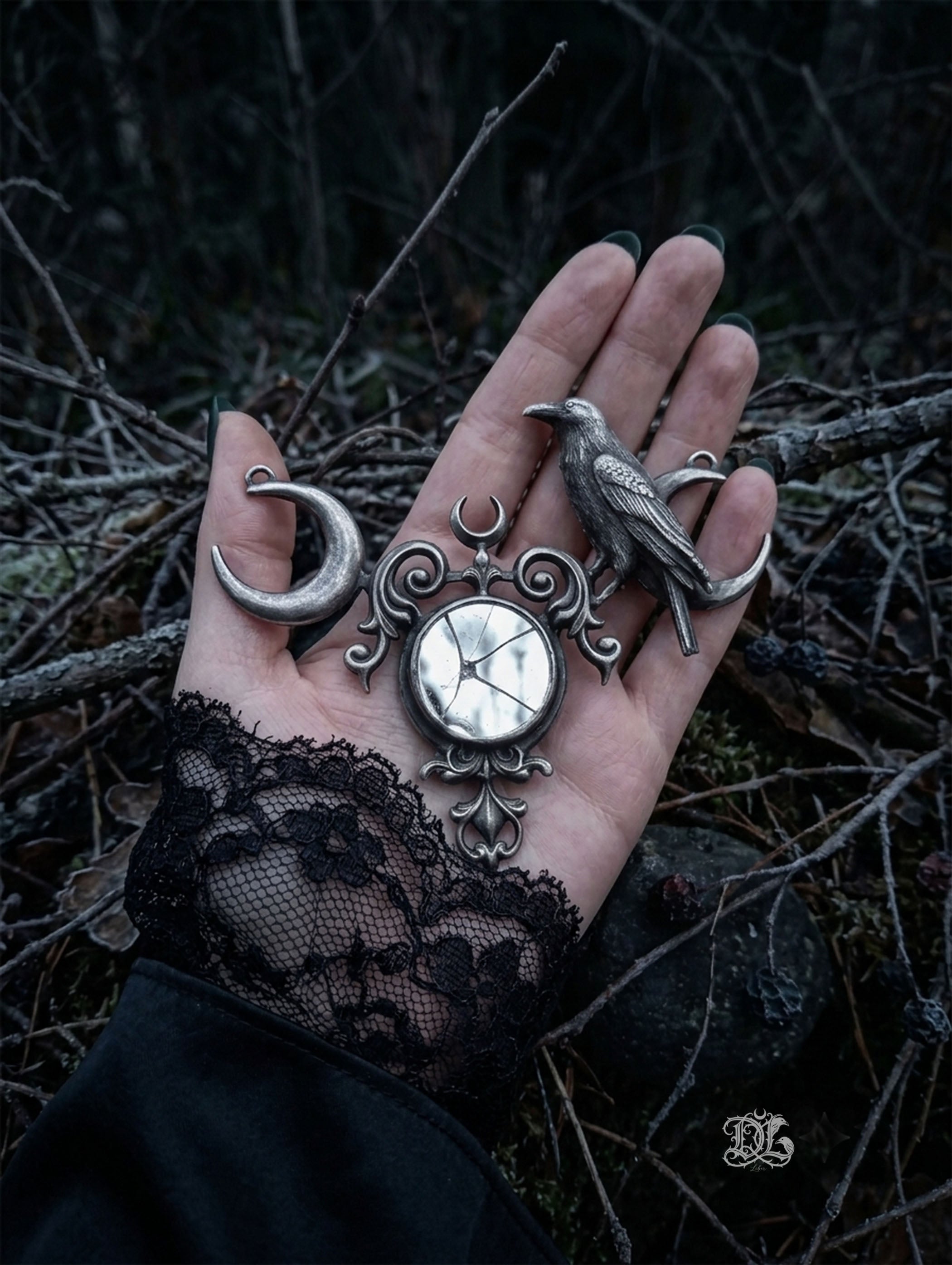 The Mirror of Hecate