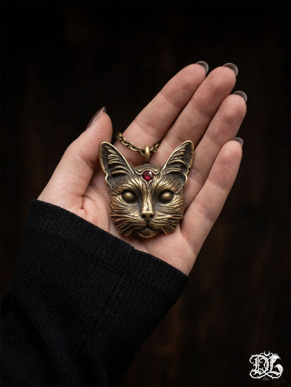 A symbol of good luck: the protective cat