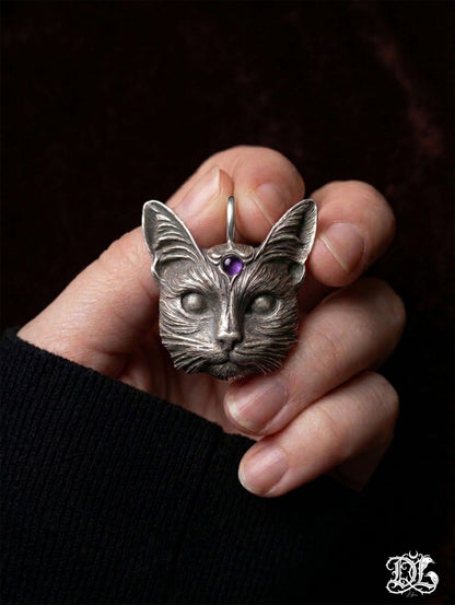 A symbol of good luck: the protective cat