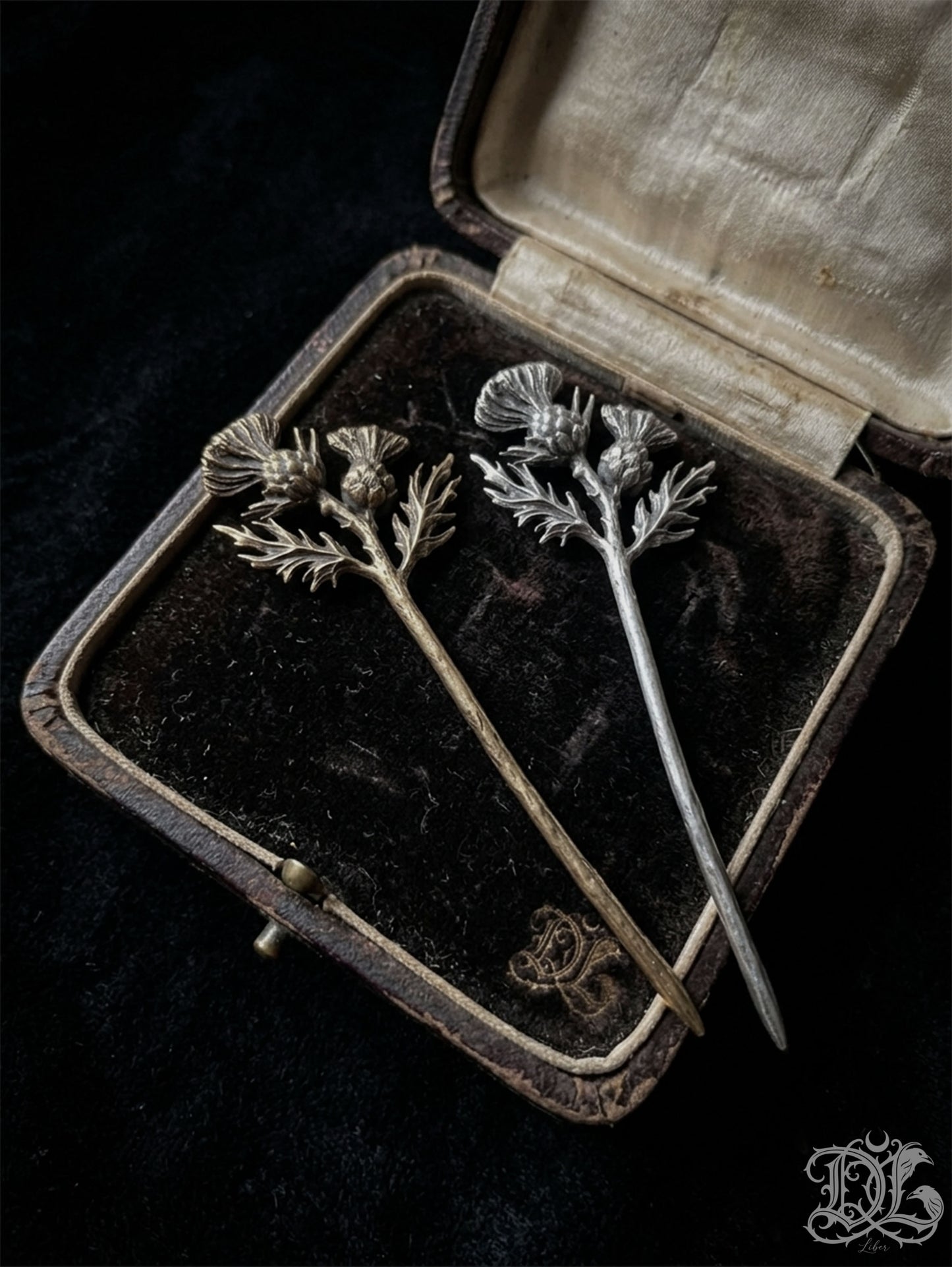 Thistle hairpin
